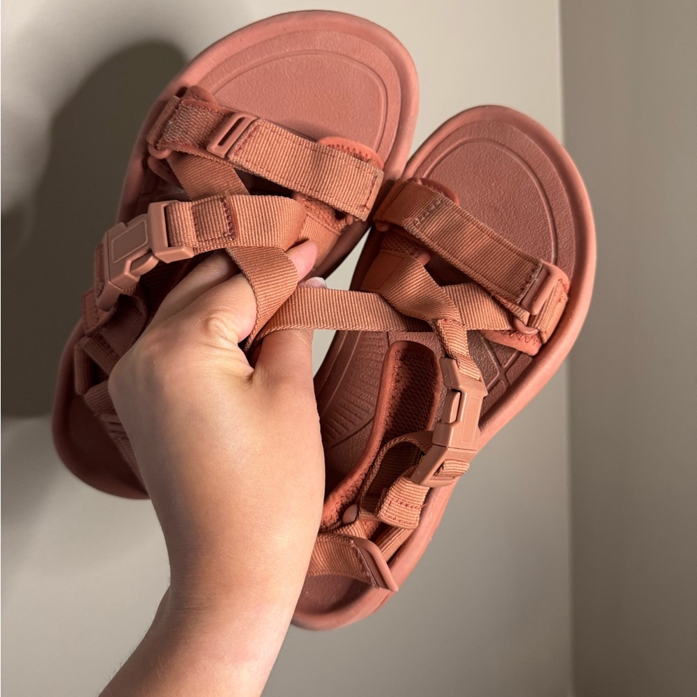 Teva Verge Sandals, size 7